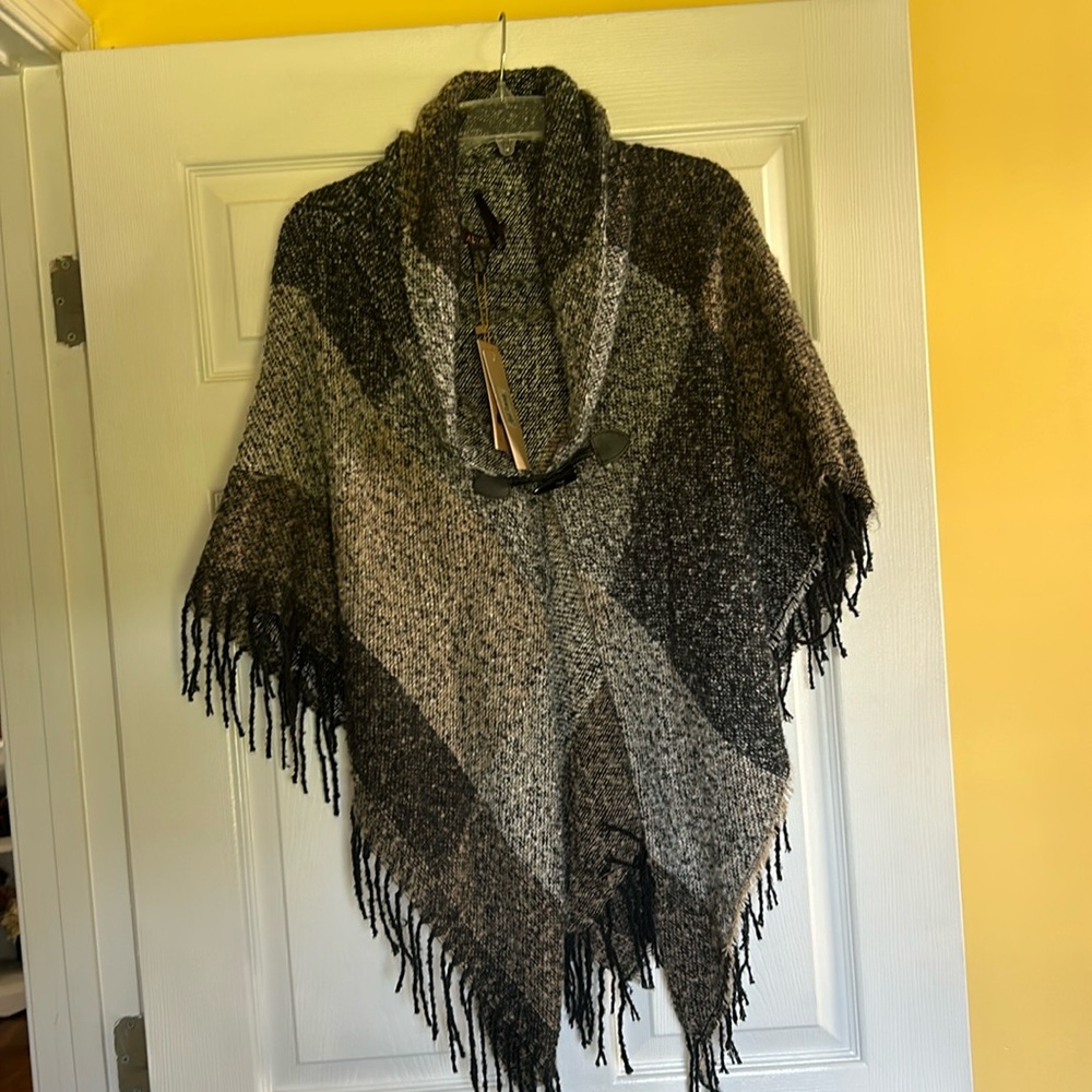 Altare Brand new poncho